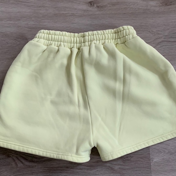 Strawberry Milk Mob - Yellow Short - Picture 5 of 9